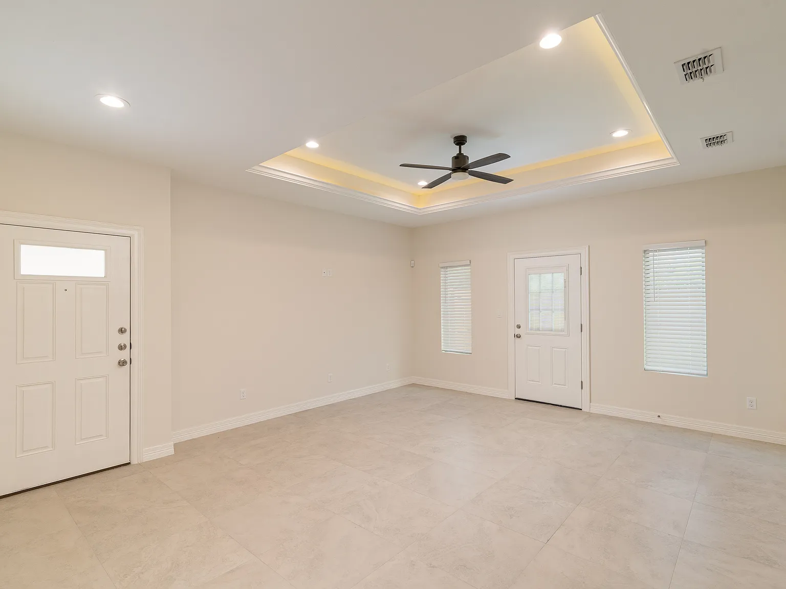 2 bed, 1090 sqft, $1,250 — Photo 4