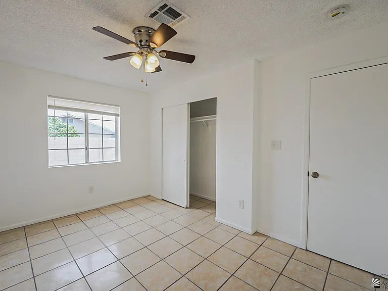 604 E Yucca St — Photo 17