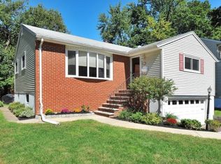17 Grand Ave, Waldwick, NJ 07463