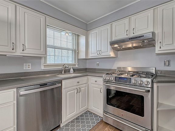 4th image of 106 Yellowstone Dr