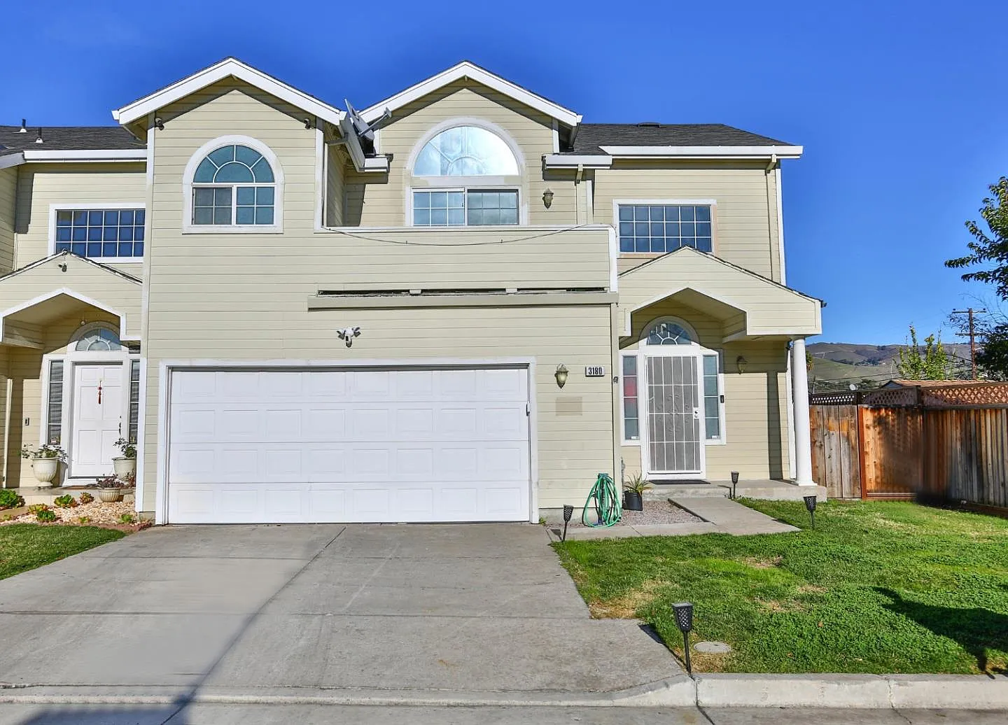 3180 White Ct photo 1