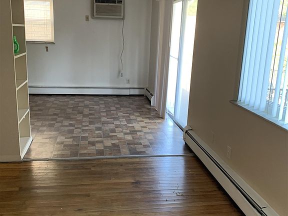 3rd image of 2600 Westwood Northern Blvd APT 1