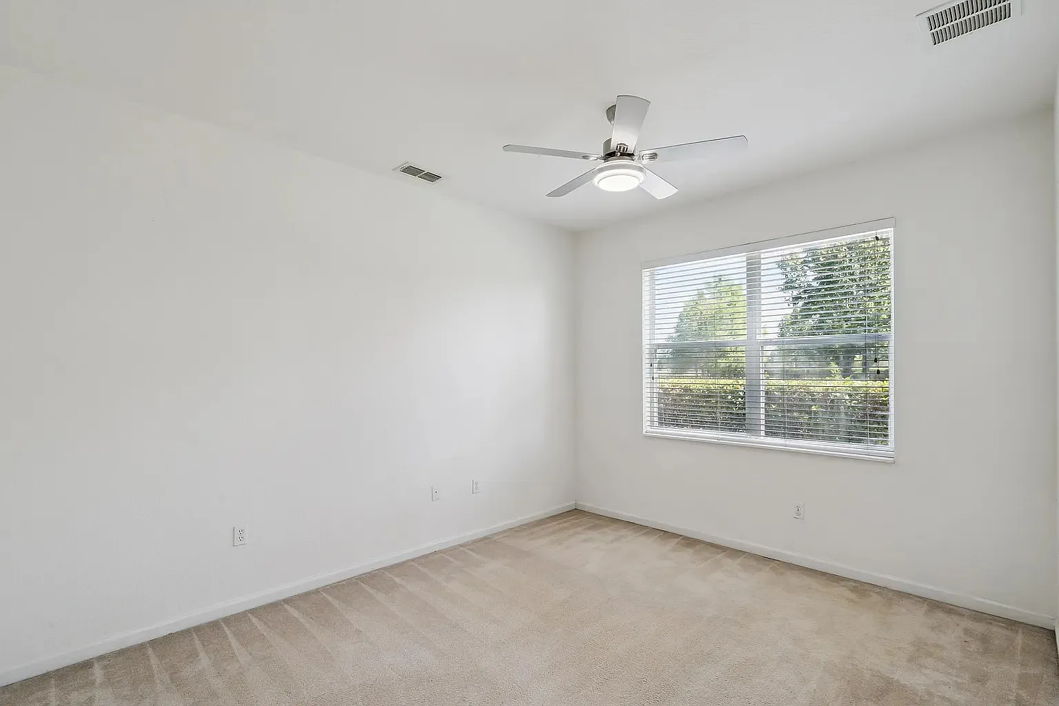 3 bed, 3.5 bath, 1686 sqft, $2,450 — Photo 3