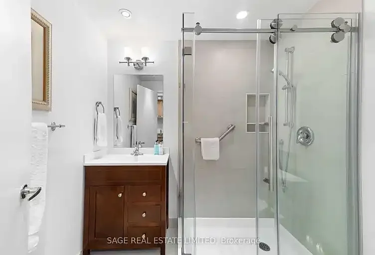 492 King St E #1A — Photo 11