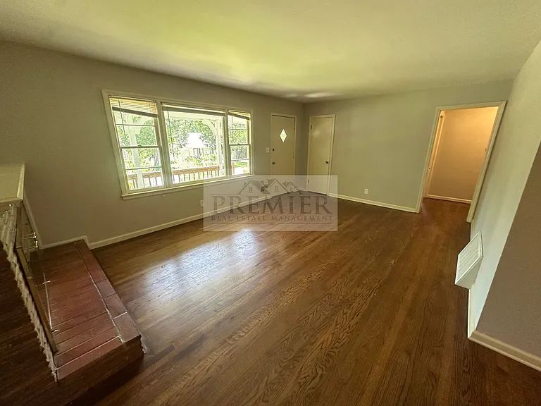8422 Cherry St — Photo 5