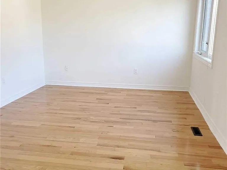267 Hammersly Blvd — Photo 9