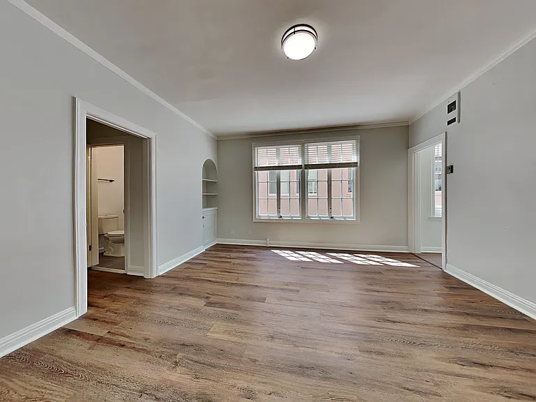 832 Erie St — Photo 23