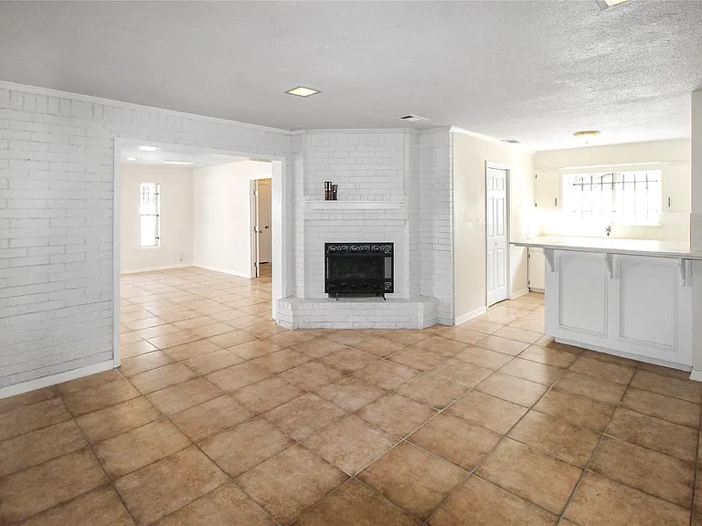 10322 Nold Dr — Photo 8