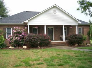 1211 Quail Dr, Winston Salem, NC 27107