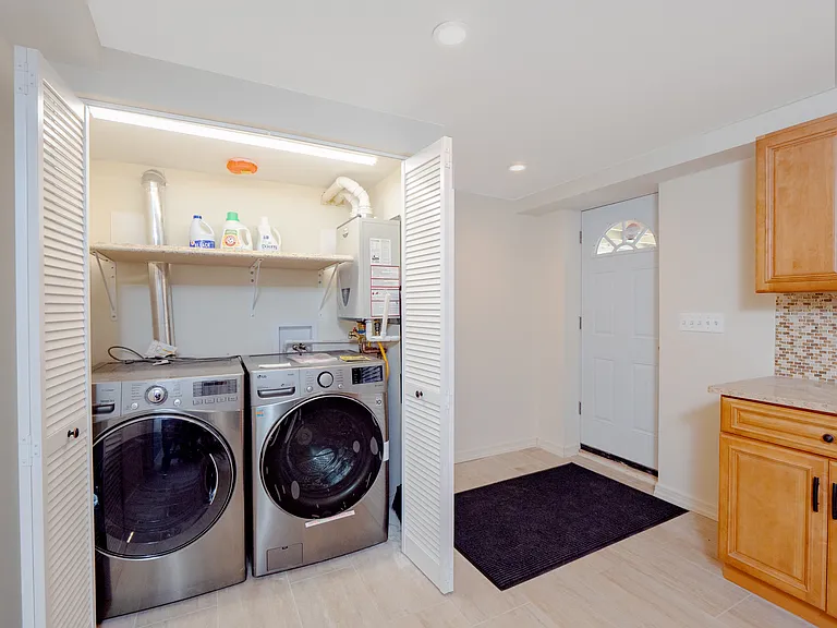 17 Canoe Place Rd — Photo 14