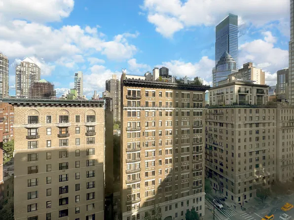 550 Park Avenue image 24 of 26