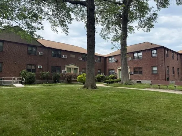 57-21 246th Crescent #B2-7 Upper, Douglaston, NY 11362