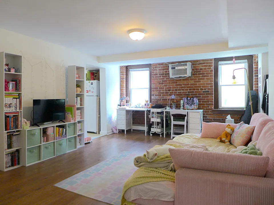 1109 Beacon St
