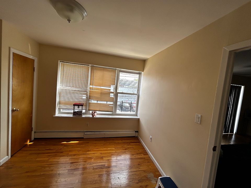 1st image of 12010 15th Ave #2A