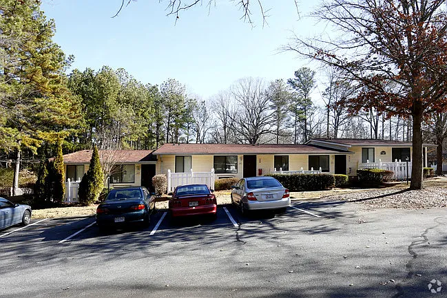 Longleaf Apartment Homes — Photo 2