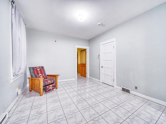 3rd image of 3230 N Monticello Ave #1