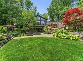 21089 Thorofare Rd, Grosse Ile, MI 48138