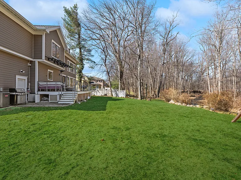 52 Glenwood Ave — Photo 33