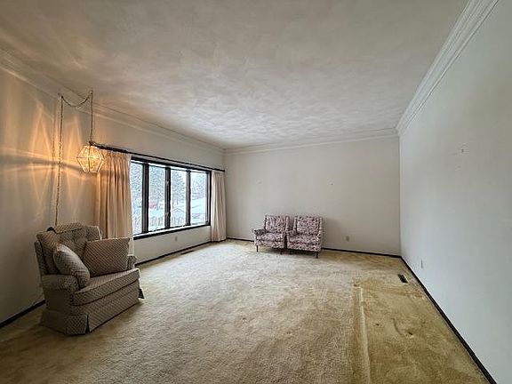 3rd image of 107 E Sunnyside Dr