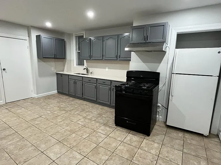 198 Chelsea St #3 — Photo 7
