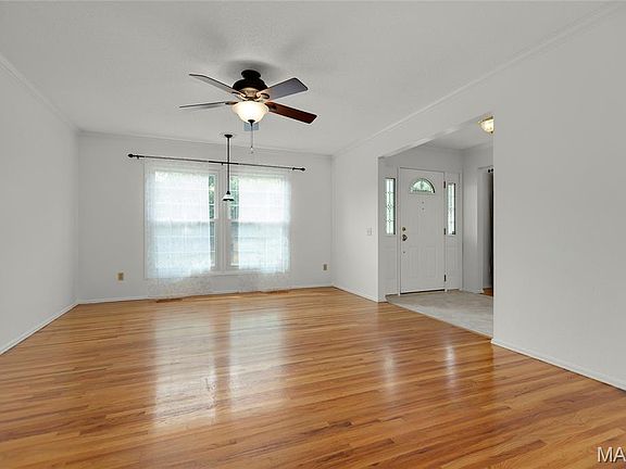 3rd image of 271 Glen Hollow Dr