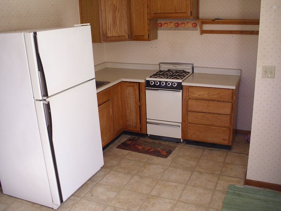 2nd image of 114 Brooks St