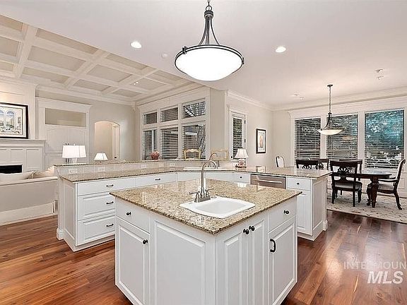 Kitchen with two islands