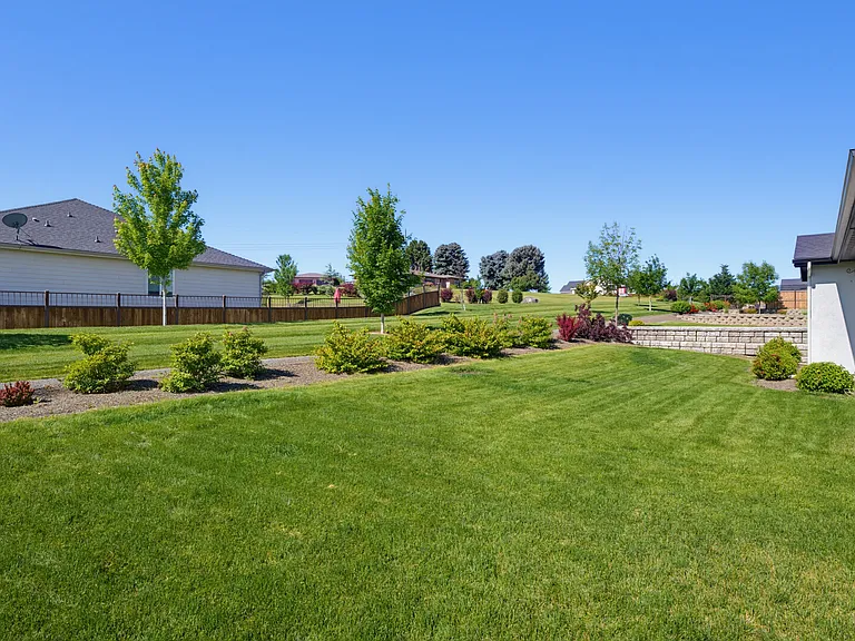 1457 W Tenzing St — Photo 44