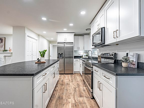 5th image of 3416 Ironwood Rd