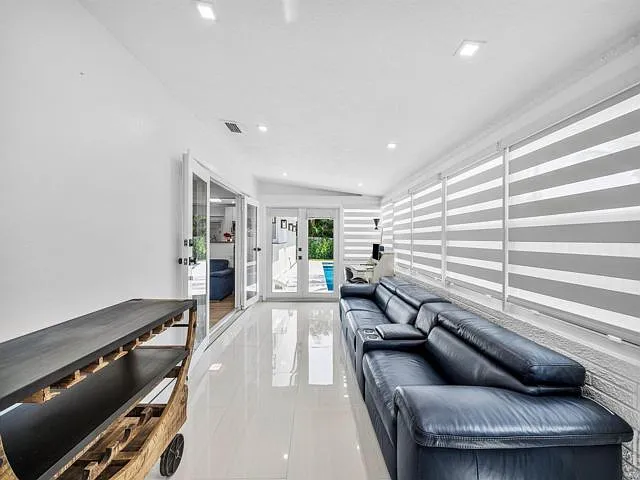 2866 SW 8th St — Photo 8