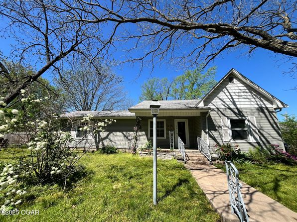 716 Campbell St, Webb City, MO 64870