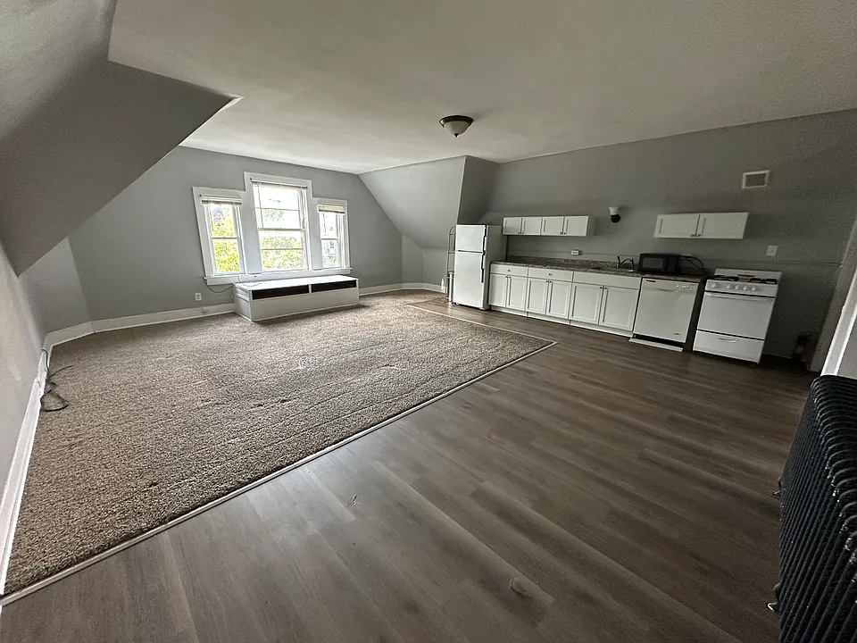 83 Hodge Ave #10