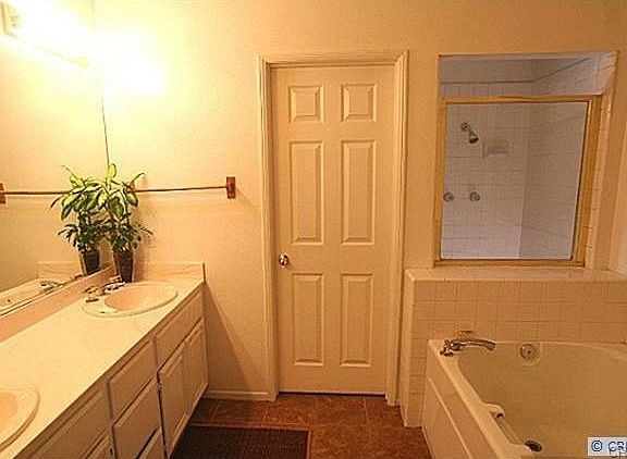 4th image of 2957 Astoria Cir