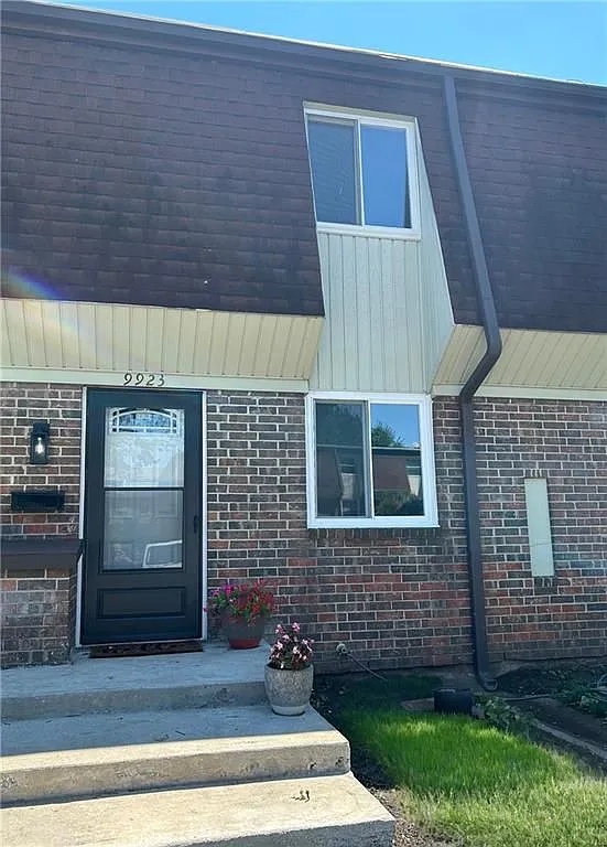 3 bed, 3.0 bath, 1440 sqft, $2,295 — Photo 2