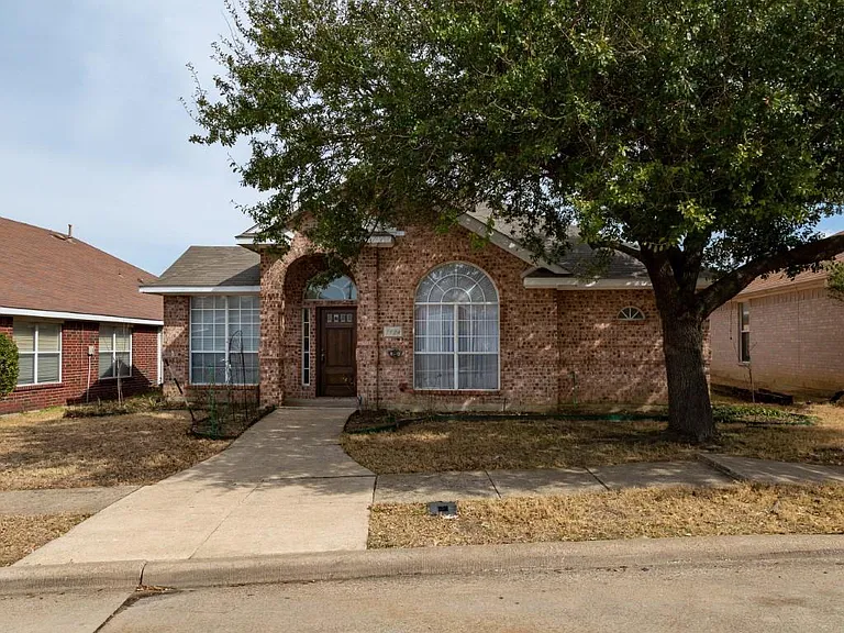 1524 Jessica Ln — Photo 2