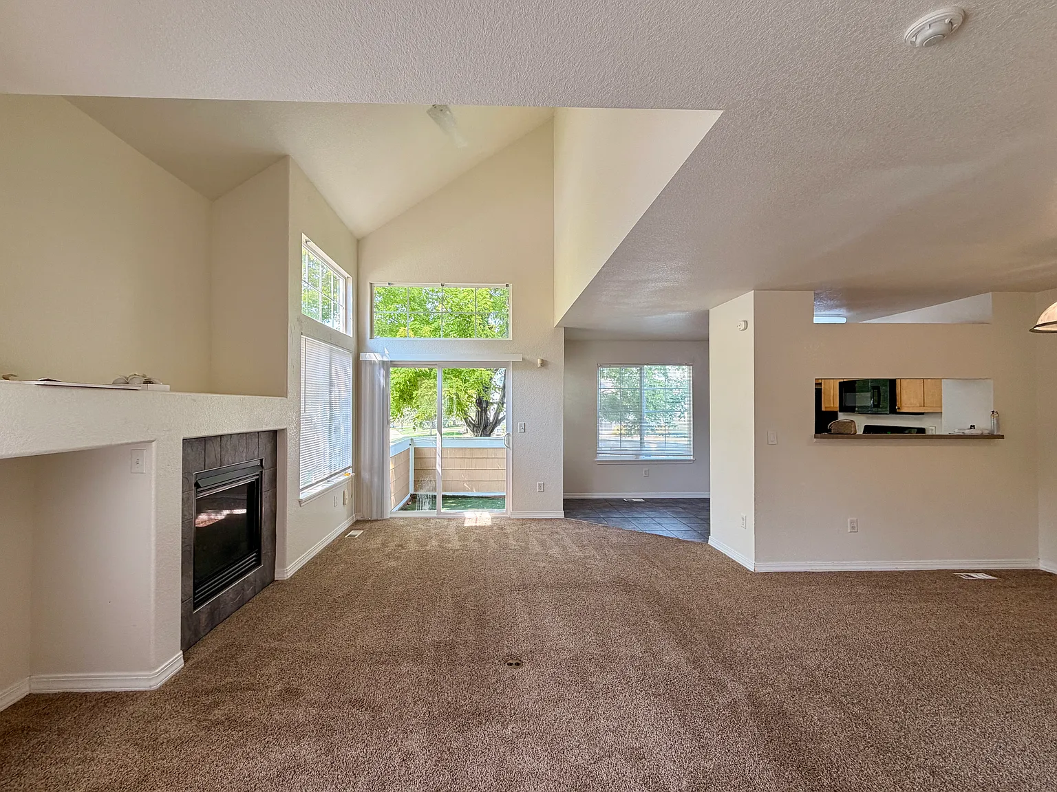 2 bed, 1.5 bath, 1746 sqft, $2,150 — Photo 3