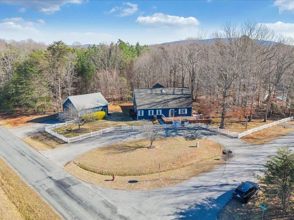 100 Sandpiper Dr, Huddleston, VA 24104