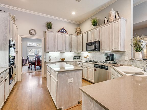 4th image of 10654 Pagewood Dr