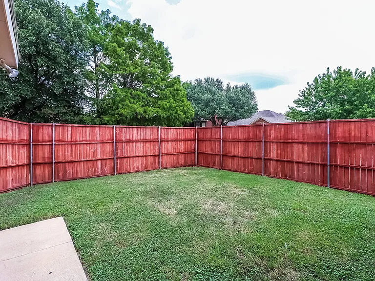 2844 Claremont Dr — Photo 15