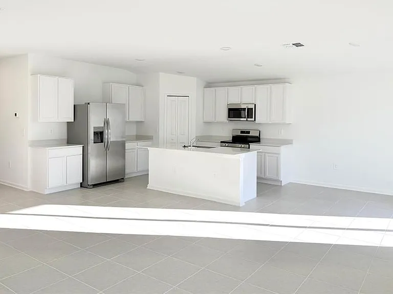 2122 Chris Dr — Photo 5