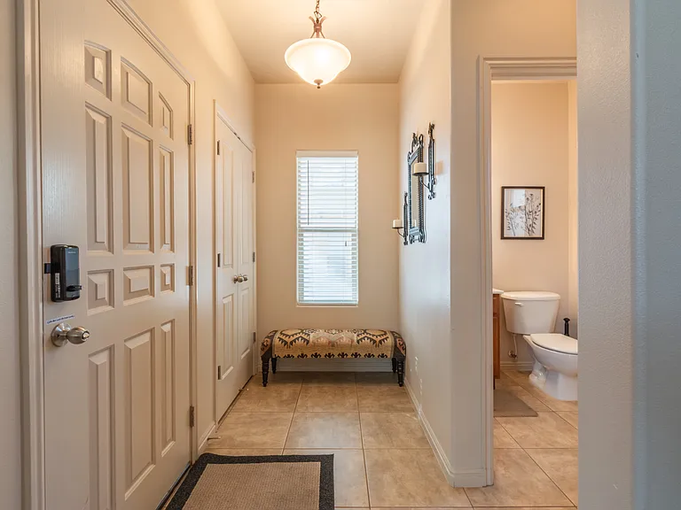 381 N Windsor Dr — Photo 4