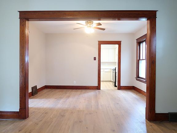 4th image of 552 26th St Unit 1