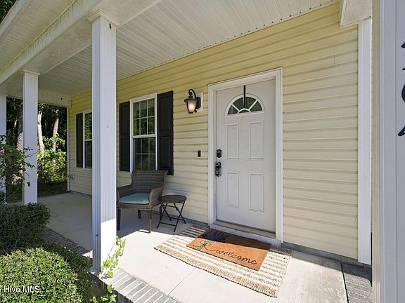 4th image of 304 Raintree Circle