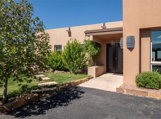 2555 Tano Compound Dr, Santa Fe, NM 87506