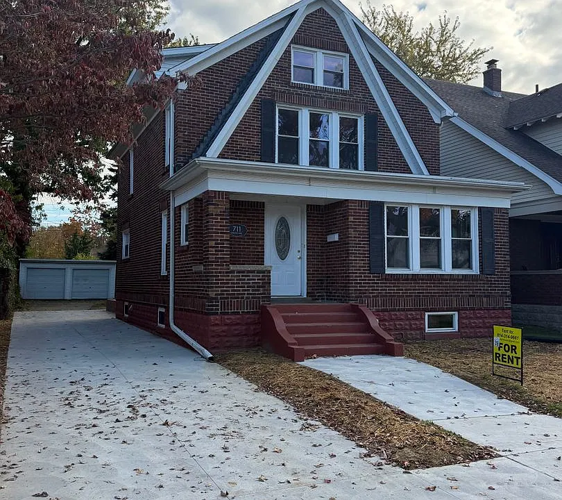 711 Lincoln Ave