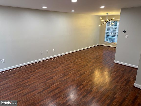 2nd image of 14917 London Ln