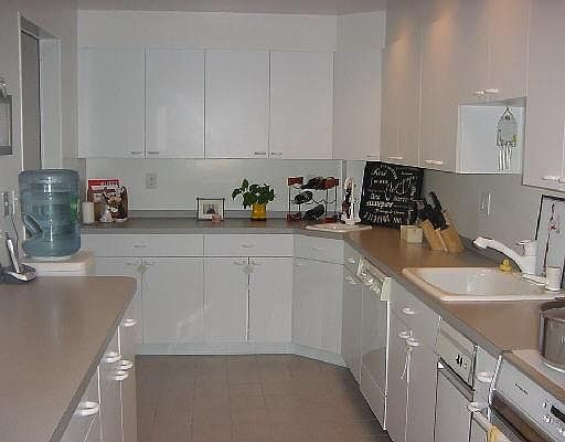 4th image of 26 Cove Ave APT 3C