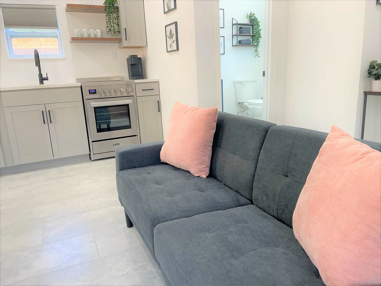 Studio, 400 sqft, $1,299 — Photo 3