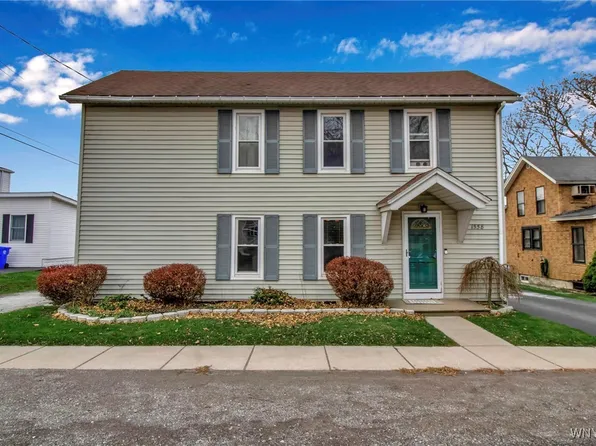 1558 Franklin St, Olcott, NY 14126