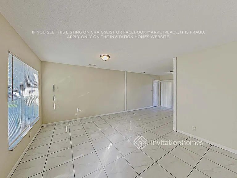 7805 NW 40th St — Photo 4